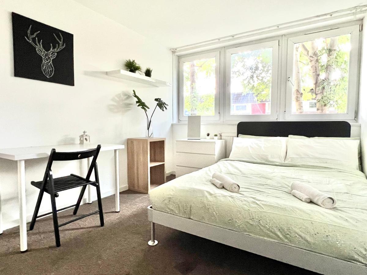 Private Bedrooms In A Flat! Home Away From Home! Shared Bathroom London Exteriör bild