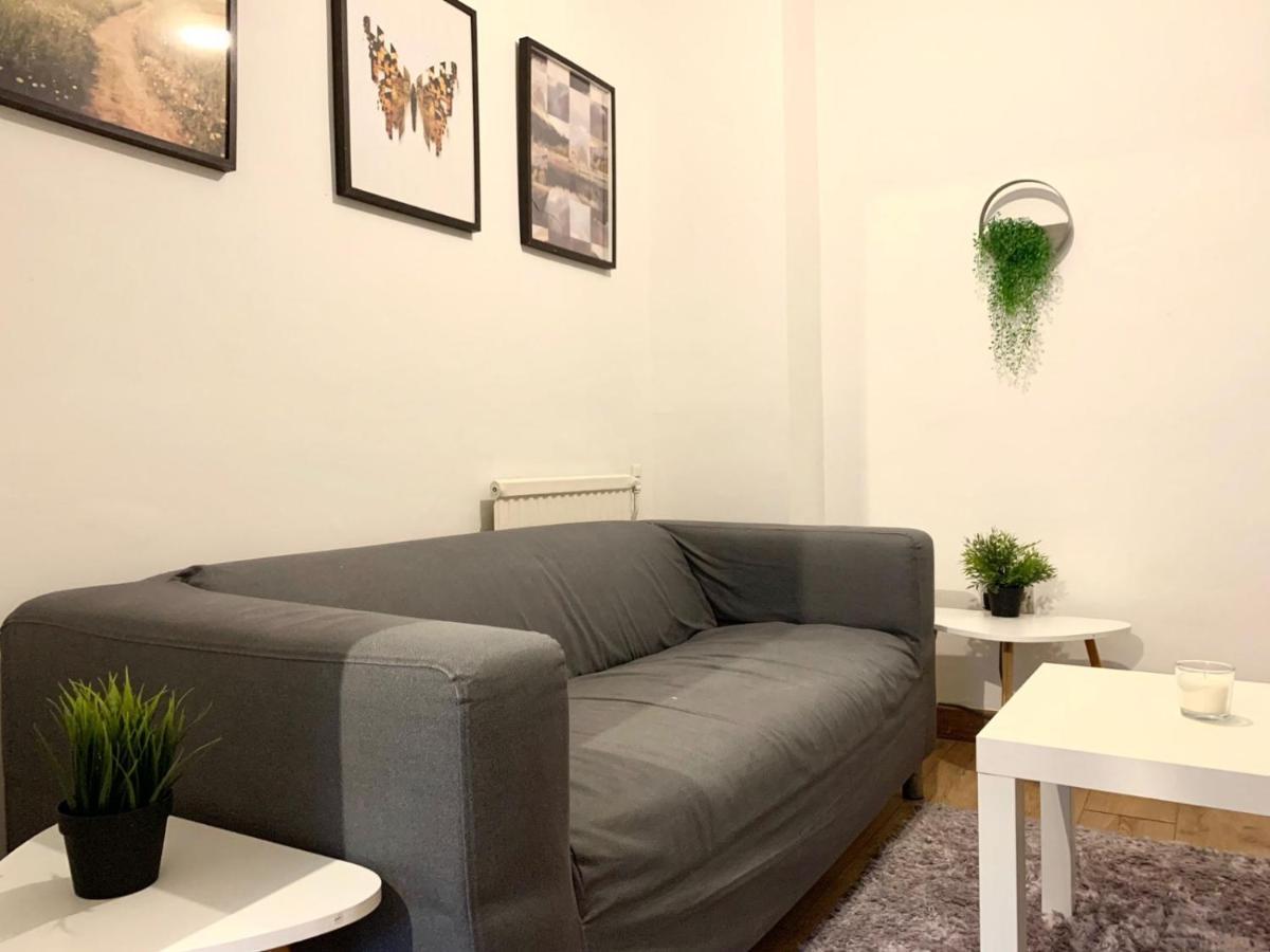 Private Bedrooms In A Flat! Home Away From Home! Shared Bathroom London Exteriör bild