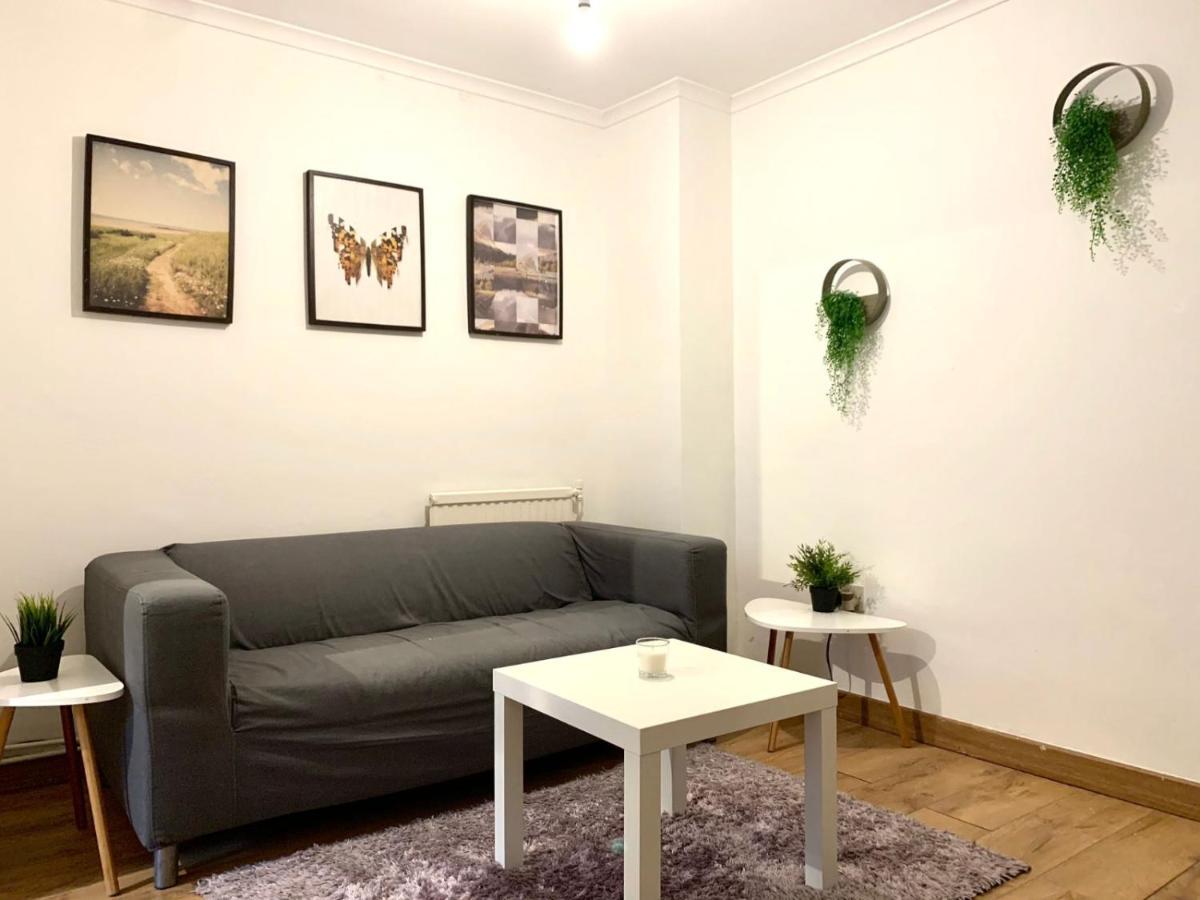 Private Bedrooms In A Flat! Home Away From Home! Shared Bathroom London Exteriör bild