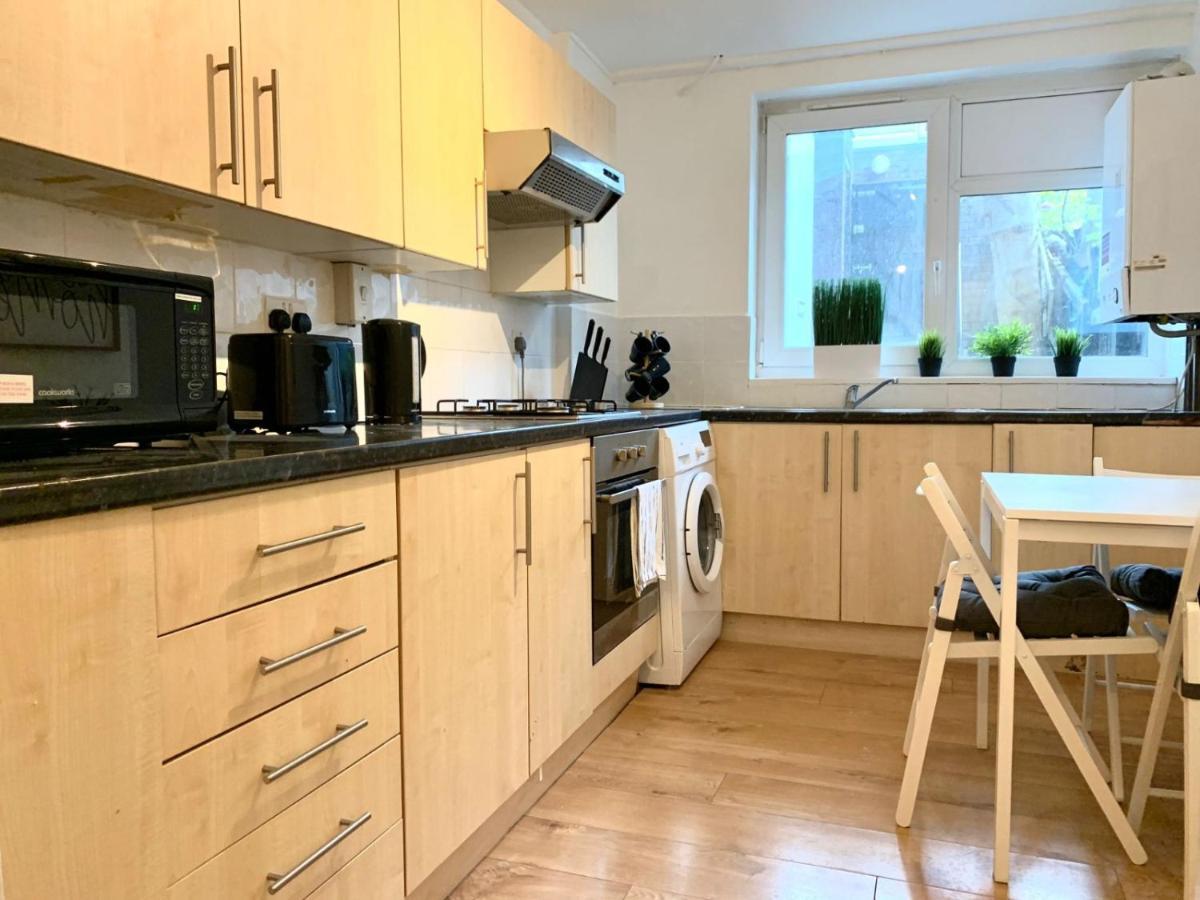 Private Bedrooms In A Flat! Home Away From Home! Shared Bathroom London Exteriör bild